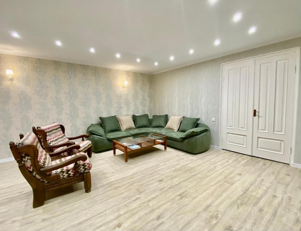 Spacious Dinamo Apartment 第比利斯 外观 照片